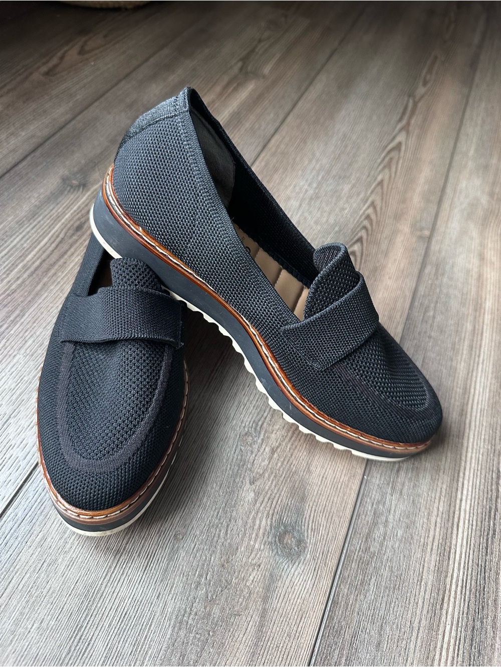 Me Too Loafers ā Size 6.5 ā GUC